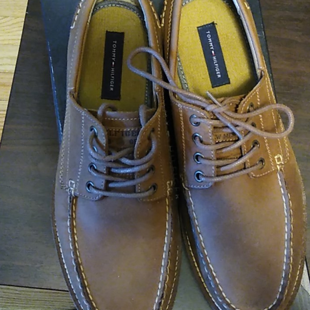 NEW Tommy Hilfiger Deck Shoes - Picture 3 of 4